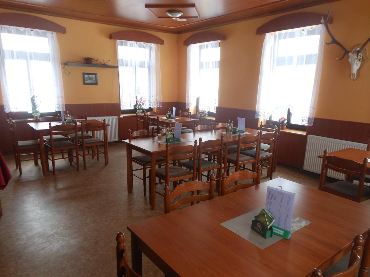 Ferienwohnung Restaurace Na Krizovatce Božanov Exterior foto